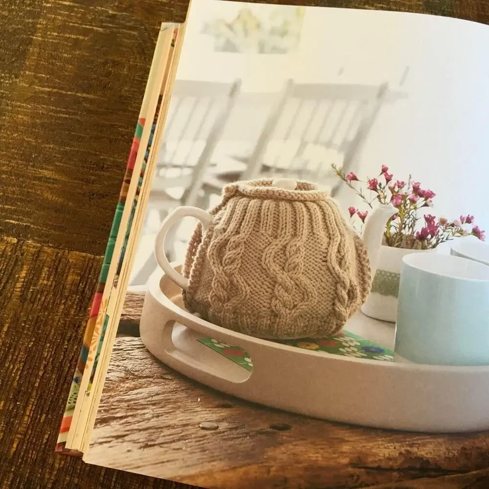 Debbie Bliss Knits to Give- 30 Knitted Gifts Made with Love Pattern Book Shawl